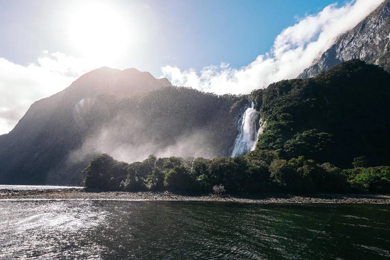 Mid Morning Milford Sound Cruise